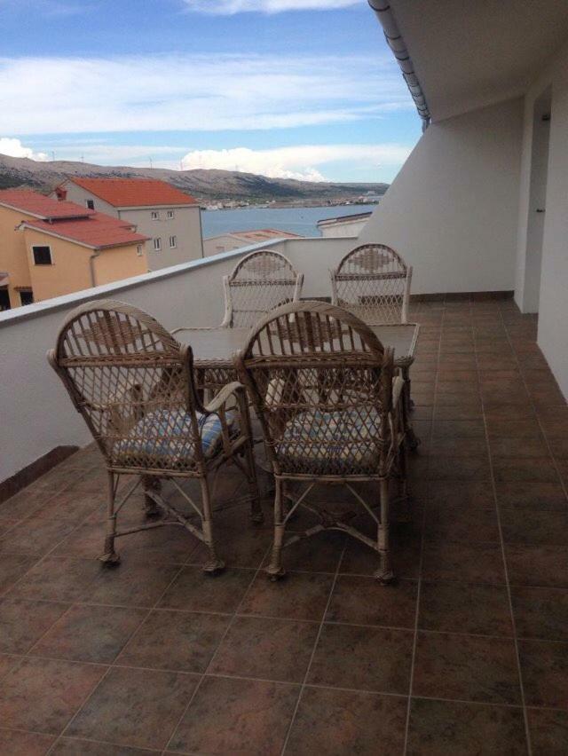 Apartment Perka 1 Pag Town Bagian luar foto